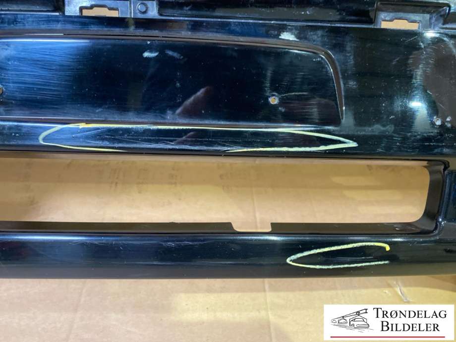 Grill midt til Mitsubishi Outlander 2015-->> (Type III, Fase 2)  (6400J294|)
