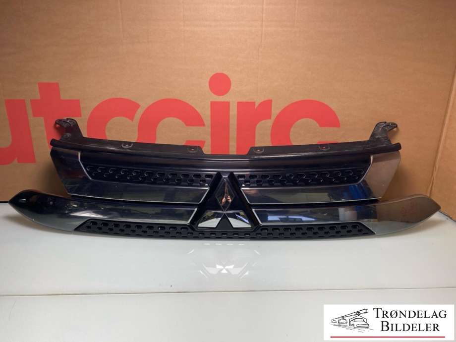 Grill til Mitsubishi Outlander, 2015-->> (Type III, Fase 2)  (7450B299)