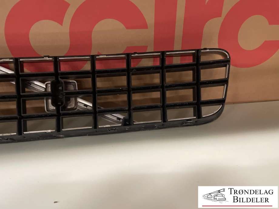 Grill til Volvo XC90 2002-2006 (Type I, Fase 1)  (8620641|)