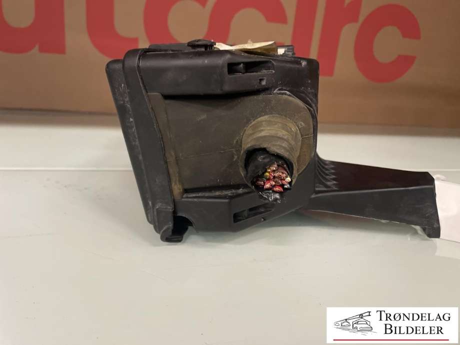 Sikringsboks motorrom til Volvo XC90 2002-2006 (Type I, Fase 1)  (8637669|)