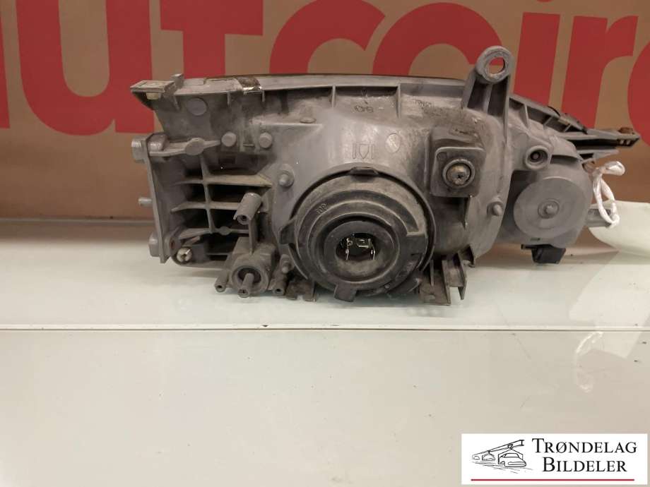 Frontlykt høyre halogen til Toyota Hiace 1996-2001 (Fase 1) (8111026080|8111026083|)