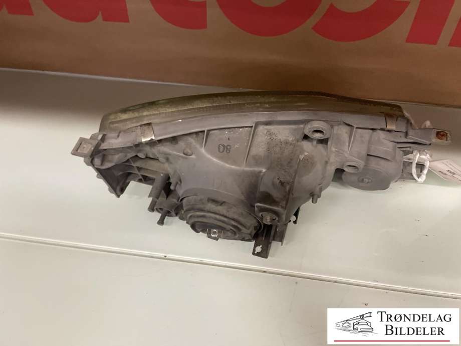 Frontlykt høyre halogen til Toyota Hiace 1996-2001 (Fase 1) (8111026080|8111026083|)