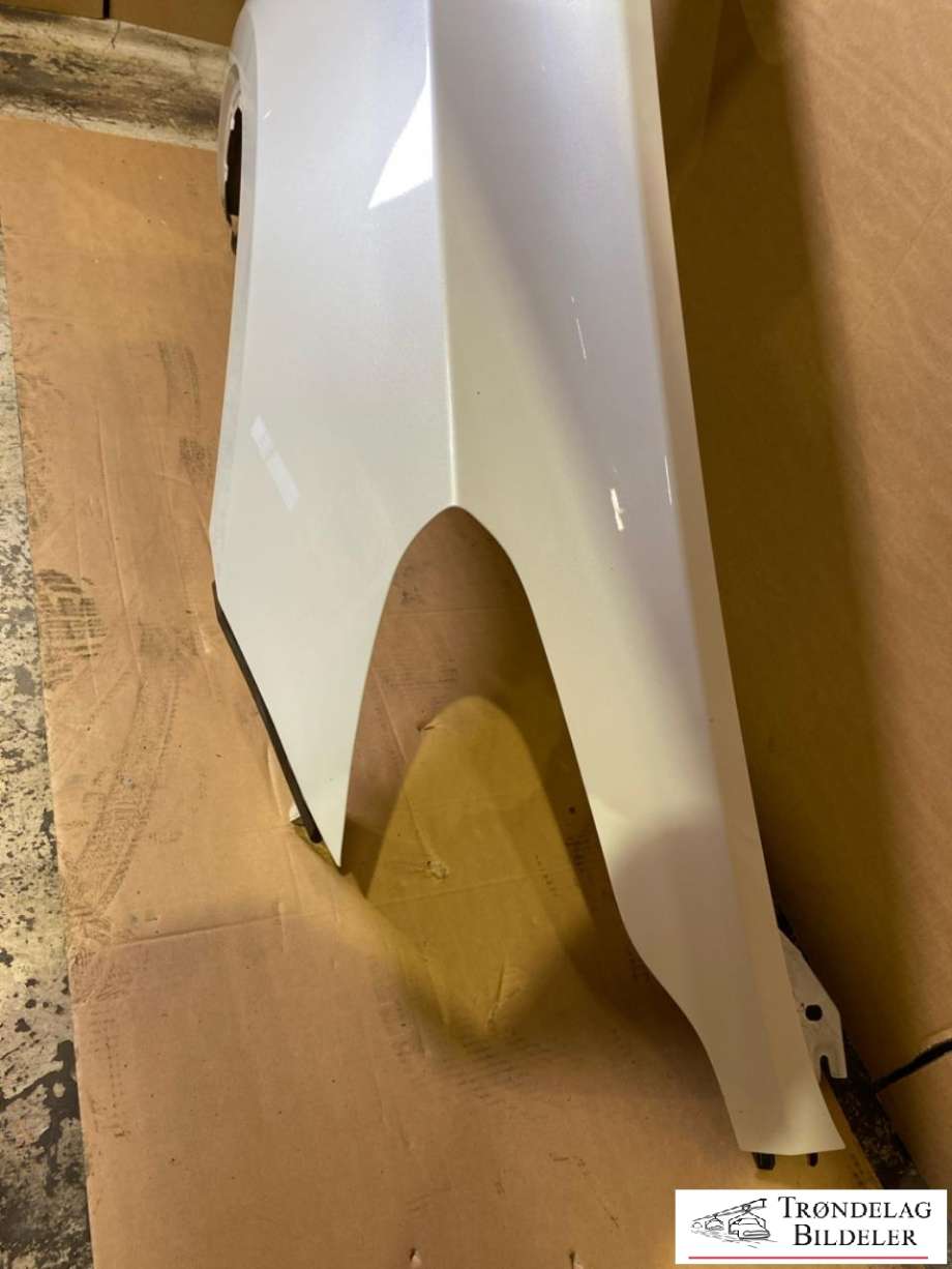 Skjerm høyre foran til Tesla Model Y 2024-->> (Type II) (1656102-ED-A|)
