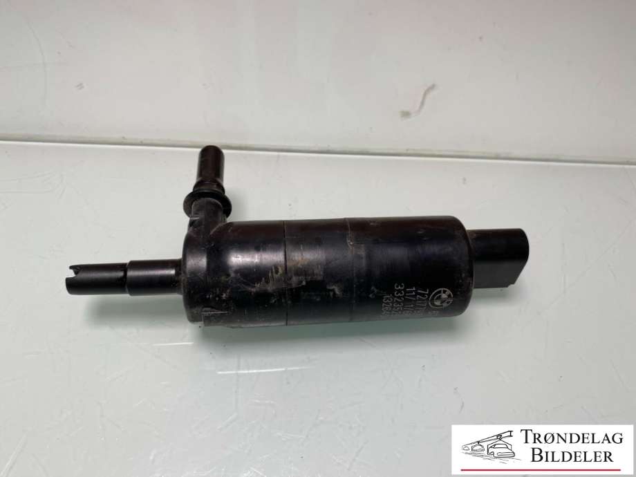 Spylerpumpe foran til BMW X3, 2010-2017 (F25) (F25) (67 63 7 217 792)