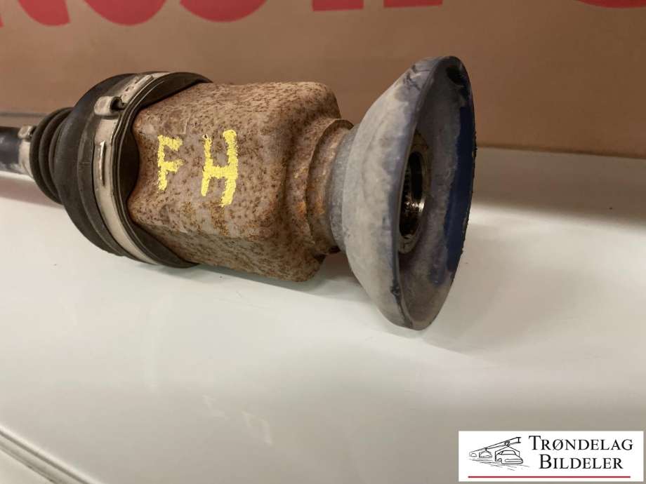 Drivaksel høyre foran, diesel/automat til VW Tiguan 2011-2016 (Type I, Fase 2)  (5N0 407 766 D|5WA 407 272 R|)
