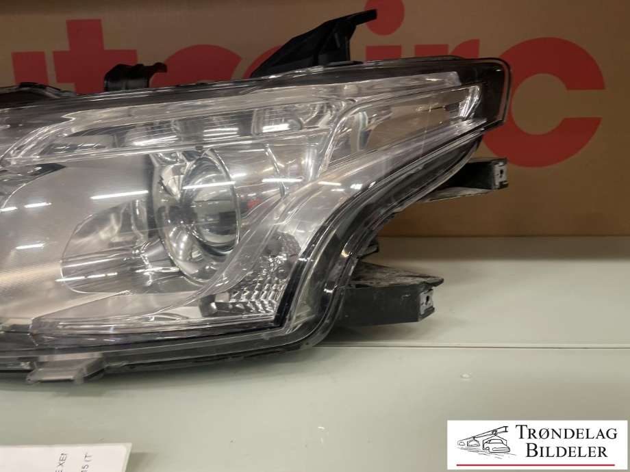Frontlykt venstre xenon til Mitsubishi Outlander 2012-2015 (Type III, Fase 1) (8301C203|)