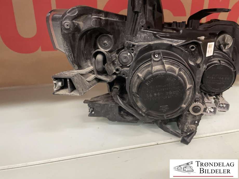 Frontlykt venstre xenon til Mitsubishi Outlander 2012-2015 (Type III, Fase 1) (8301C203|)
