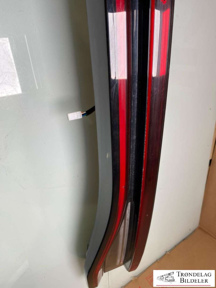 Baklykt midtre til BYD Tang 2020-->> (13252429-00|12707647-00|ST-4107300A|ST-4107300C|)