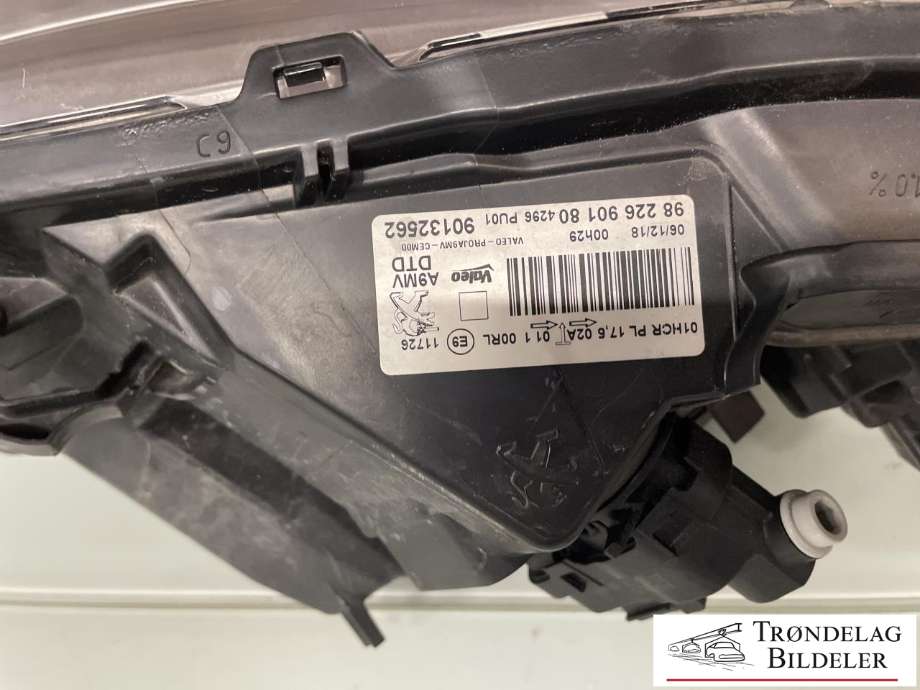 Frontlykt høyre halogen til Peugeot 208 2012-2019 (Type I)  (9822690180|16 853 531 80|)