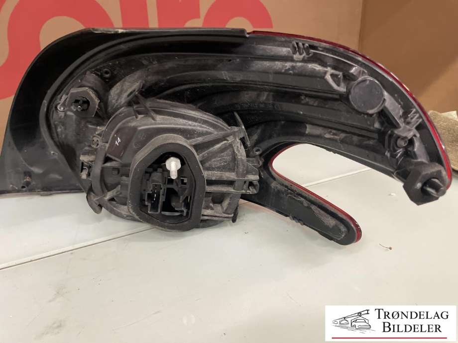 Baklykt venstre til Peugeot 208 2012-2019 (Type I) (98 256 012 80|)
