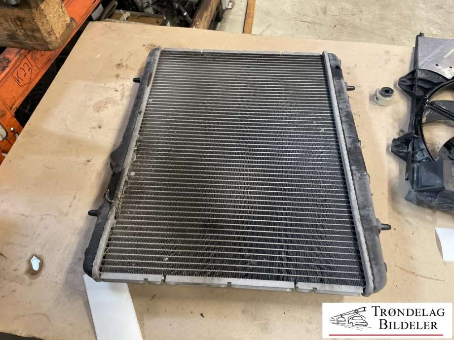 Radiator (automat gir) til Peugeot 208 2012-2019 (Type I) (1330P9|)