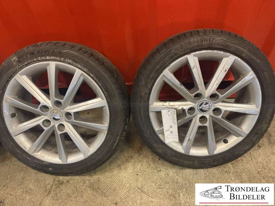 Hjulsett aluminium sommer til Škoda Octavia 2013-2016 (Type III, Fase 1)  (TRIANGLE EFFEX SPORT|225/45-R17 94Y/ET49|MØNSTERDYBDE 6MM|PROD 44.24)