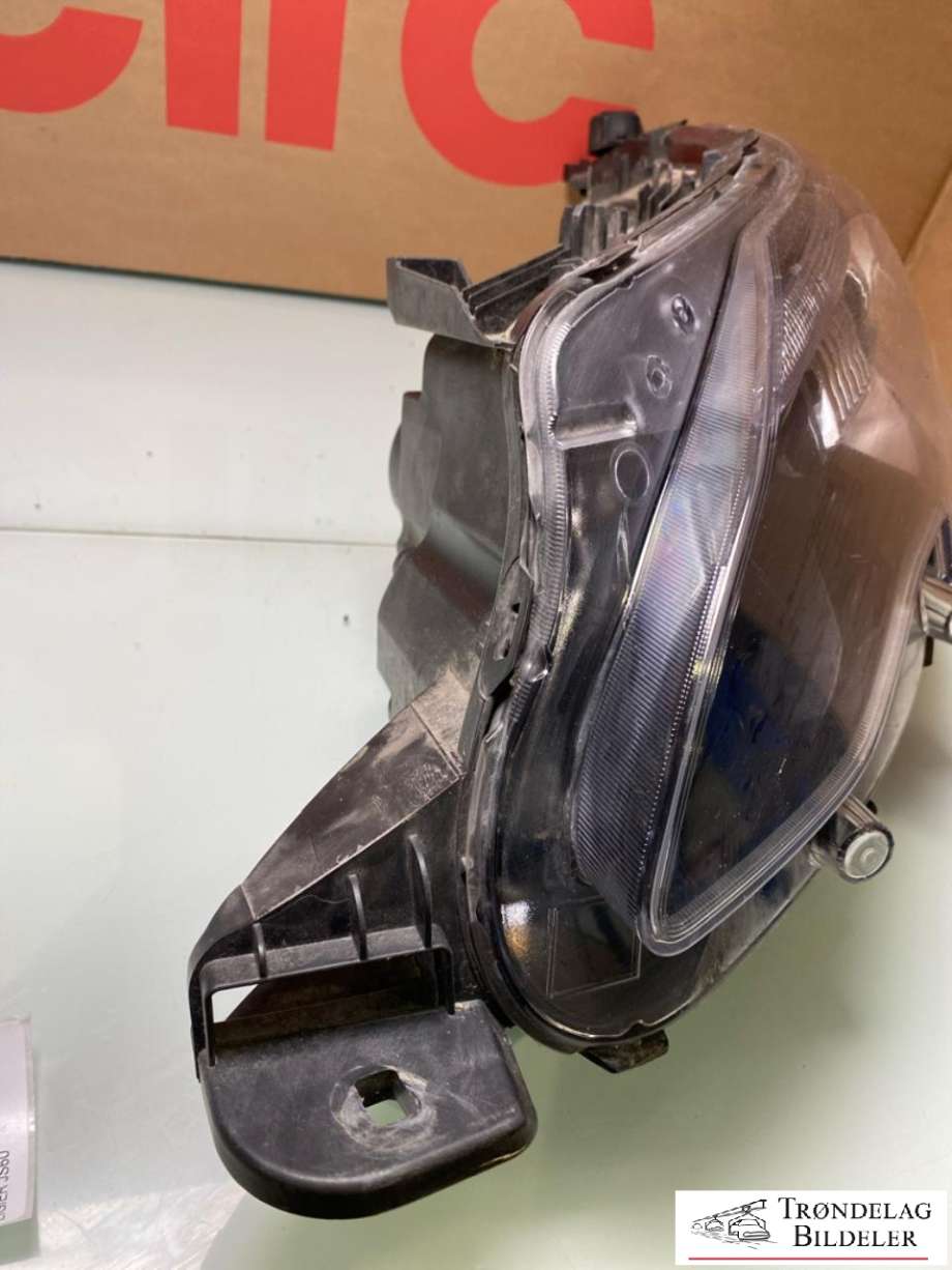 Frontlykt venstre halogen til Mopedbil Ligier JS60 0-->>  (VALEO|90167014|1685353980|1414739|9814749080|)