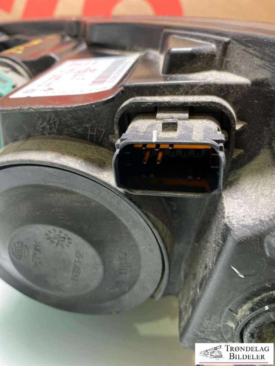 Frontlykt høyre halogen til Renault Zoe 2013-2019 (Fase 1) (HELLA|260108268R|260109891R|1EL010912-02)