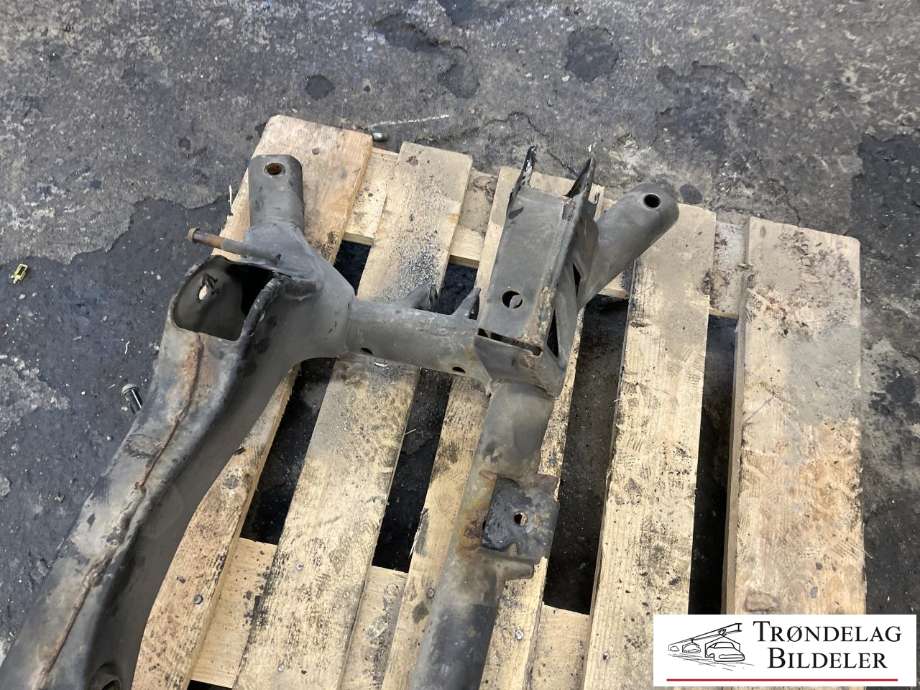 Travers bak til Mitsubishi Outlander 2012-2015 (Type III, Fase 1)  (4100A095|)