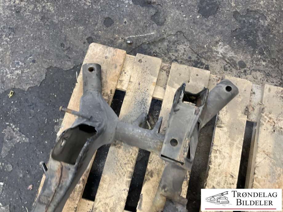 Travers bak til Mitsubishi Outlander 2012-2015 (Type III, Fase 1)  (4100A095|)