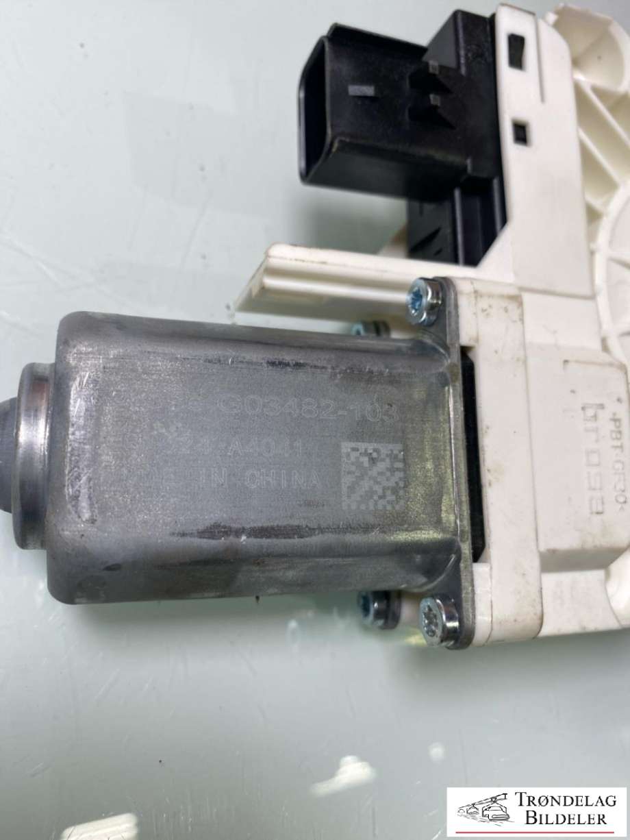 Ruteheis, kun motor, venstre foran til Tesla Model Y 2024-->> (Type II)  (BROSE|1634424-00-A|)