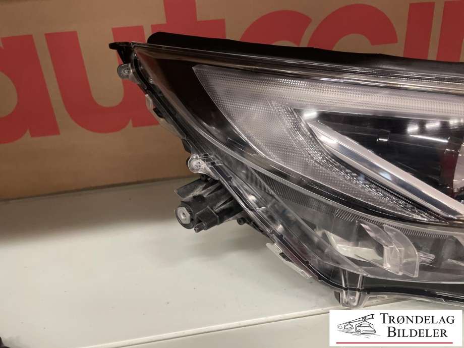 Frontlykt høyre xenon til Suzuki Across 2020-->>  (T8114-542B8-000|)