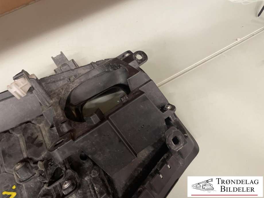 Grill venstre til Suzuki Across 2020-->>  (T5212-84225-000|5212-84225|)
