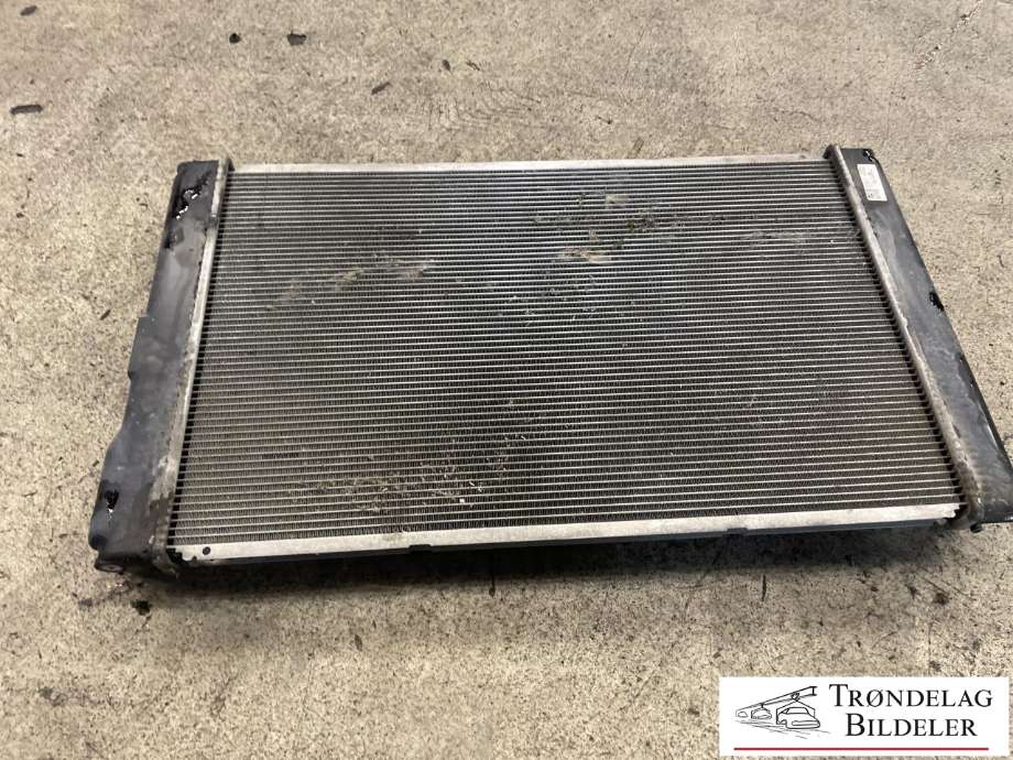 Radiator (automat gir) til Toyota Auris 2015-2019 (Type II, Fase 2)  (164000T240|167110T090|163610T120)