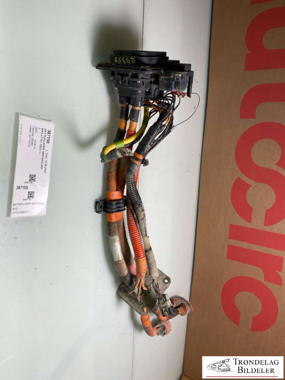 Batterilader inntak/luke til BYD Atto 2022-->> (13647747-00|SC2EM-2106400|)