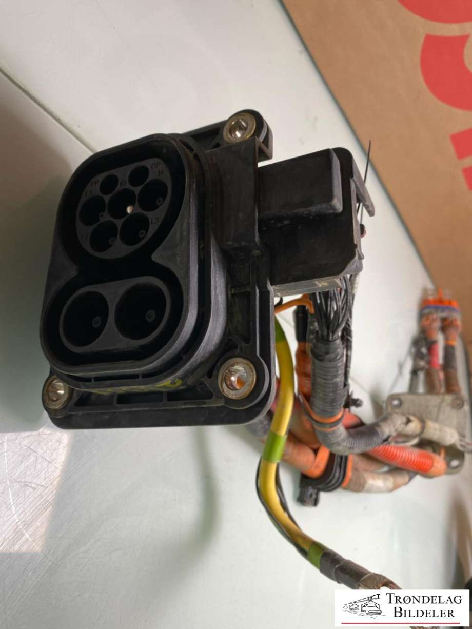 Batterilader inntak/luke til BYD Atto 2022-->> (13647747-00|SC2EM-2106400|)