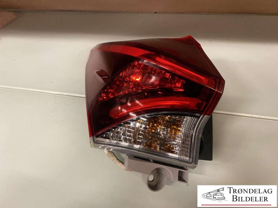 Baklykt venstre til Toyota Auris 2015-2019 (Type II, Fase 2)  (8156102A51|)