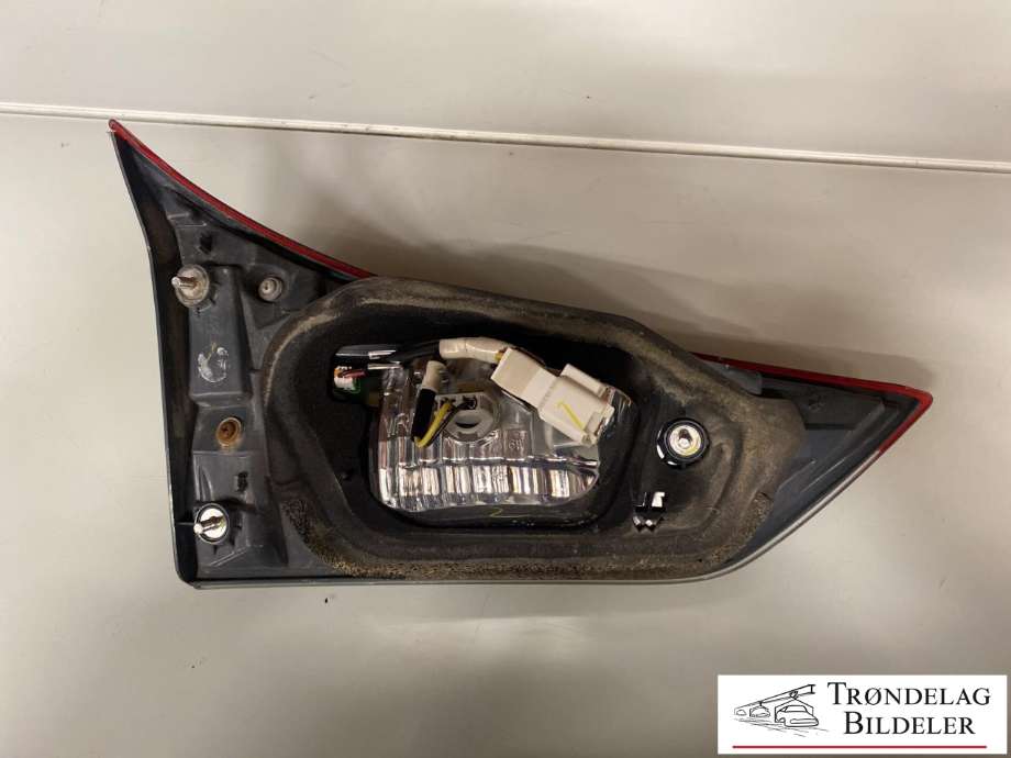 Baklykt høyre indre til Toyota Auris, 2015-2019 (Type II, Fase 2) (81581-02880)