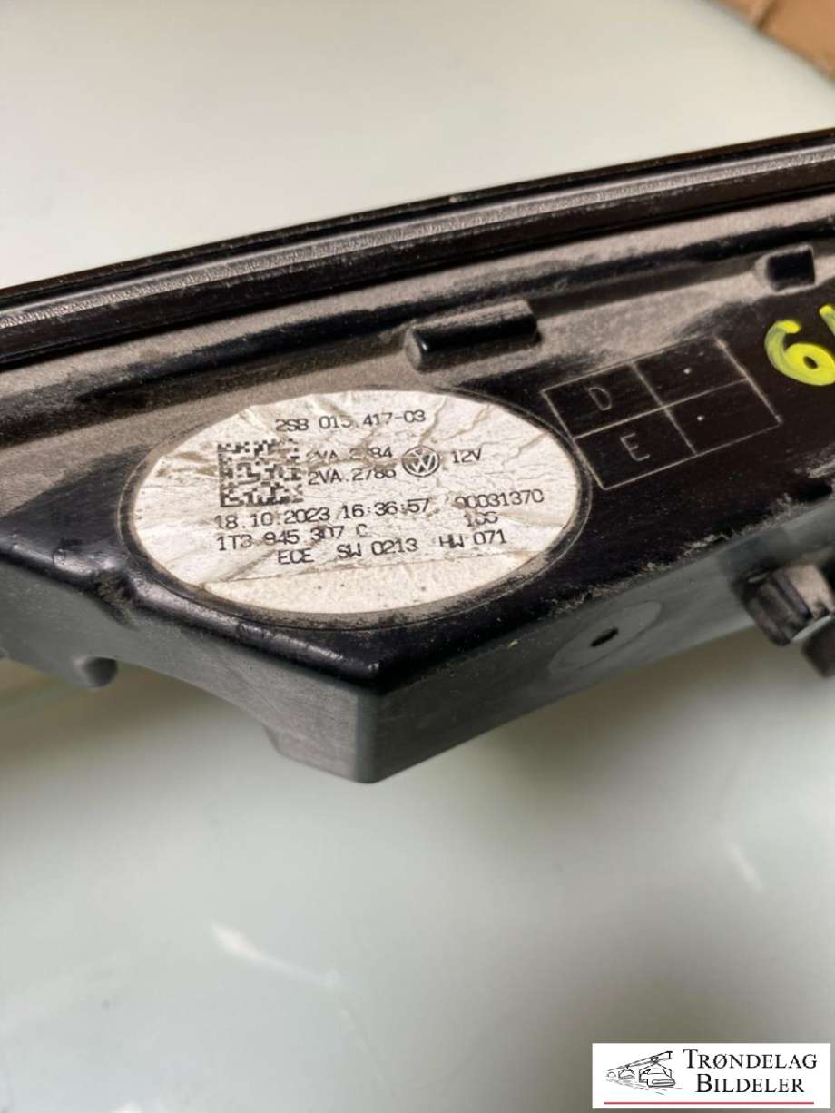 Baklykt midtre til VW ID.BUZZ 2022-->>  (1T3 945 307 C|1T3 945 307 E|)