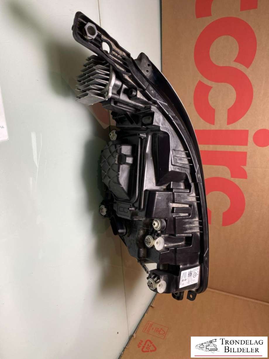 Frontlykt venstre full-LED til VW ID.BUZZ 2022-->>  (HELLA|1T3 941 077|1T3 941 035 B|1EX015437-21|992 941 572 AE|)
