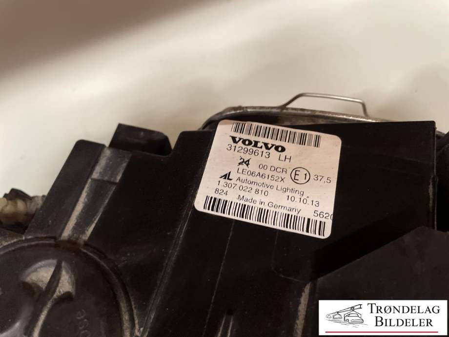 Frontlykt venstre xenon til Volvo V50 2007-2012 (Fase 2)  (32206139|)