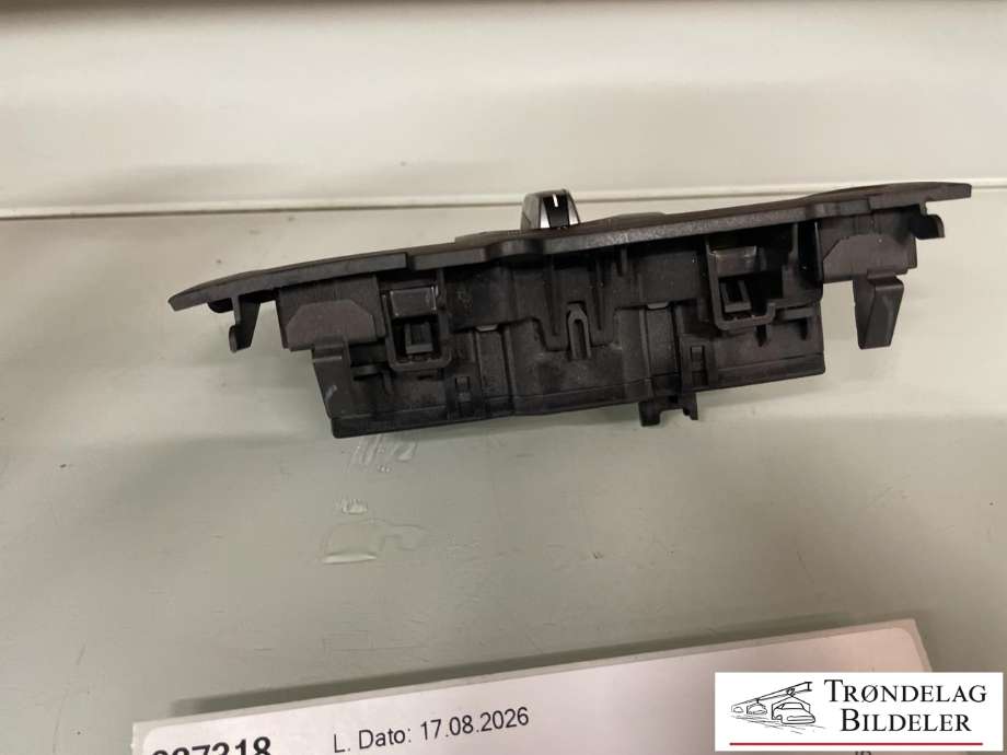 Bryter lys til BMW X6 2014-2019 (F16) (F16) (61 31 5 A25 4A1|931172704|34730501-03|9311727 02|)