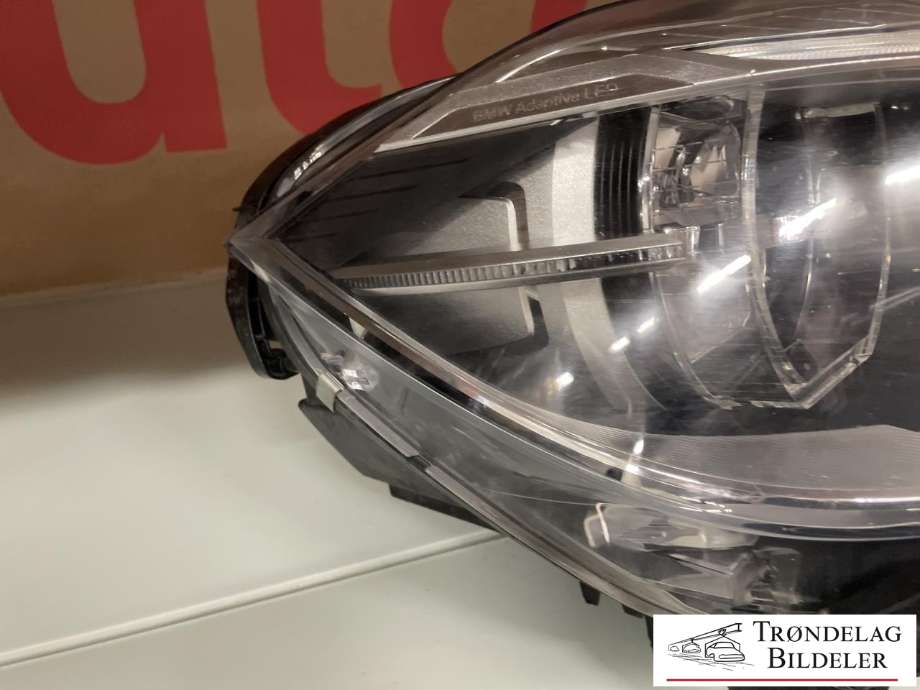 Frontlykt høyre xenon til BMW X6 2014-2019 (F16) (F16) (63117317102|)