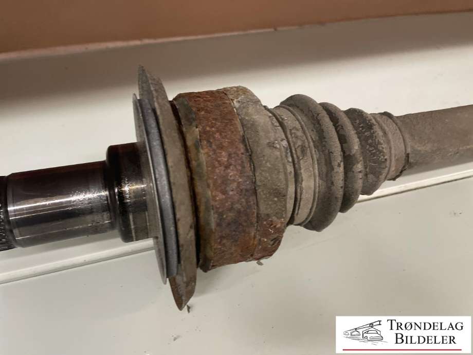 Drivaksel høyre bak, diesel/automat til BMW X6 2014-2019 (F16) (F16) (33 20 8 609 839|D=34MM|)