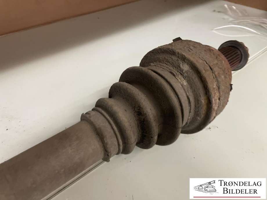 Drivaksel høyre bak, diesel/automat til BMW X6 2014-2019 (F16) (F16) (33 20 8 609 839|D=34MM|)