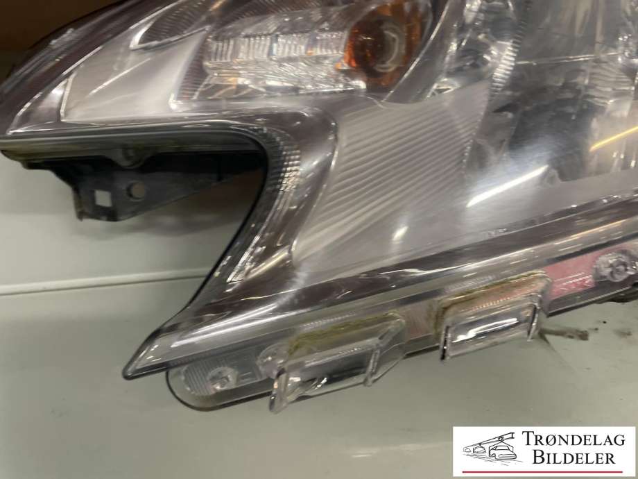 Frontlykt venstre halogen til Nissan Note 2013-2017 (Type II)  (260603VV0A|)