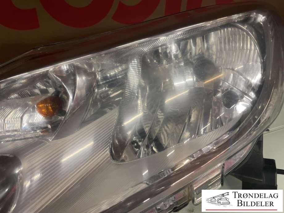 Frontlykt venstre halogen til Nissan Note 2013-2017 (Type II)  (260603VV0A|)