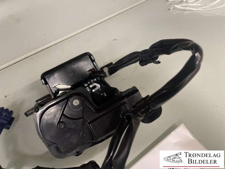 Baklukelås til Lexus CT 2010-2020 (69350-47020|69350-47040|69350-47041|69350-47042|)