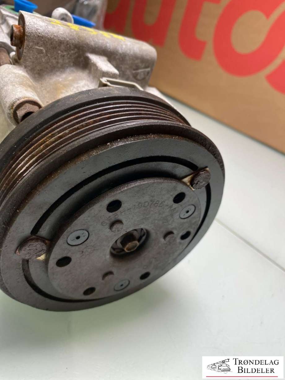 Aircondition kompressor til Ford Transit 2000-2005 (5222062|4L3H-19497-AD|F6LH19D623AA|F7LH19497AA|F7LH19497AB|F7LH19497BA|F7LH19497CA|R20BYU19D629AA|YC1H19D629AA|YC1H19D629AB|YC1H19D629AC|1440713|3649381)
