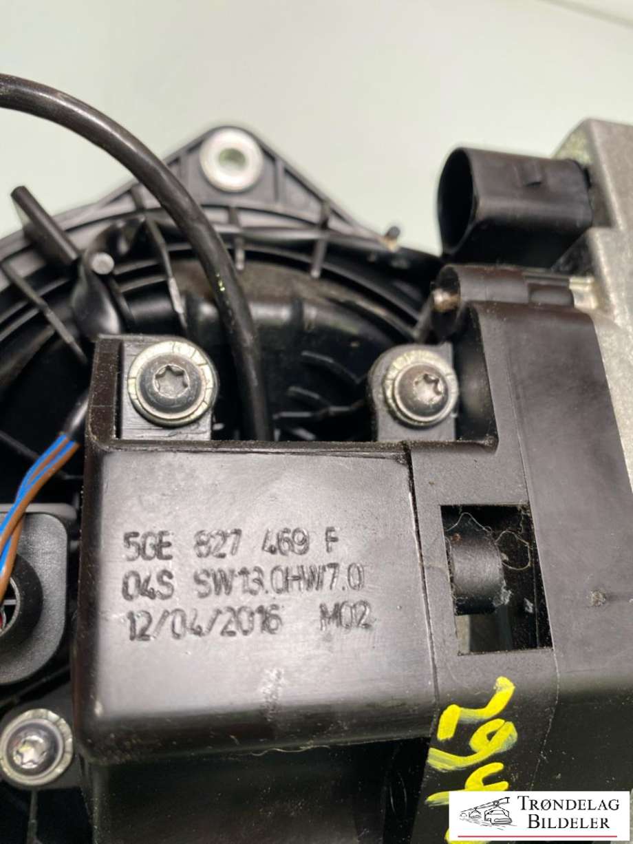 Bakluke/bakdør håndtak til VW e-Golf 2014-2017 (Fase 1) (5GE 827 469 F|5GE 827 469 F AFM|)