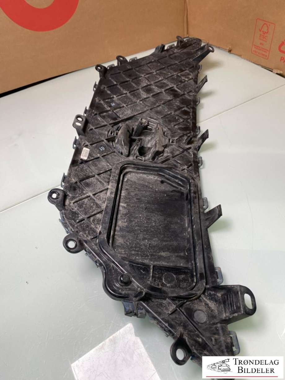 Grill til Nissan Leaf 2018-->> (Type II) (62072-5SK0D|620725SK0D|)