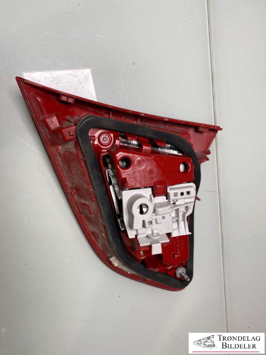 Baklykt venstre indre til Opel Meriva B 2010-2017 (13307491|13435485|12 22 477|13 260 838|)