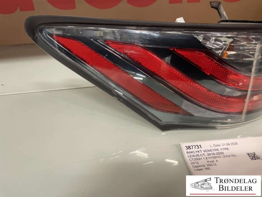 Baklykt venstre ytre til Lexus CT 2010-2020  (8156176020|)