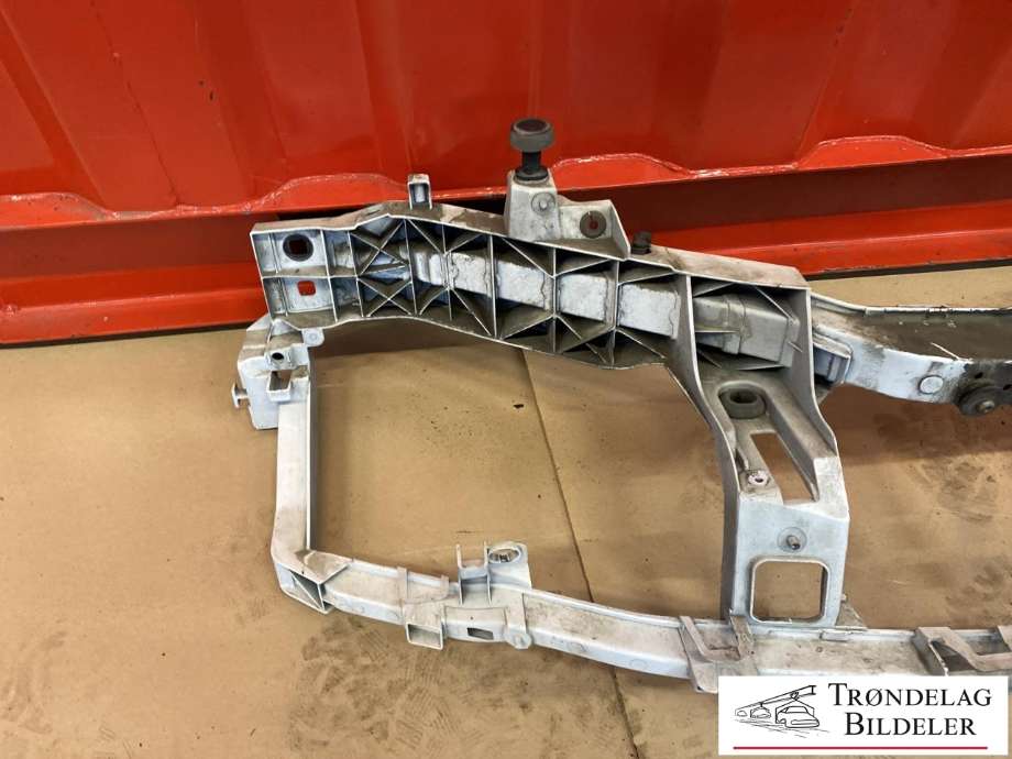 Frontplate til Ford Kuga 2008-2012 (Type I) (1671607|8V41-8B041-AK|)