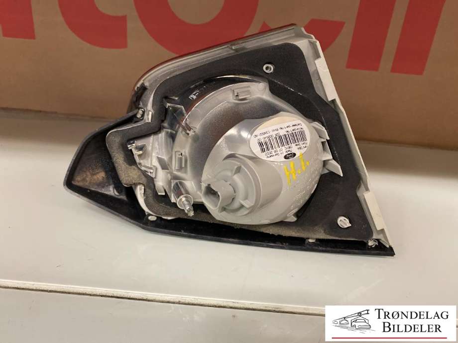 Baklykt høyre indre til Ford Kuga 2008-2012 (Type I)  (1545446|8V41-13A602-AD|)