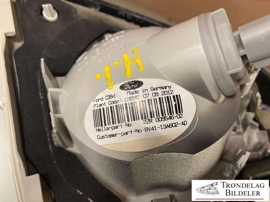 Baklykt høyre indre til Ford Kuga 2008-2012 (Type I)  (1545446|8V41-13A602-AD|)