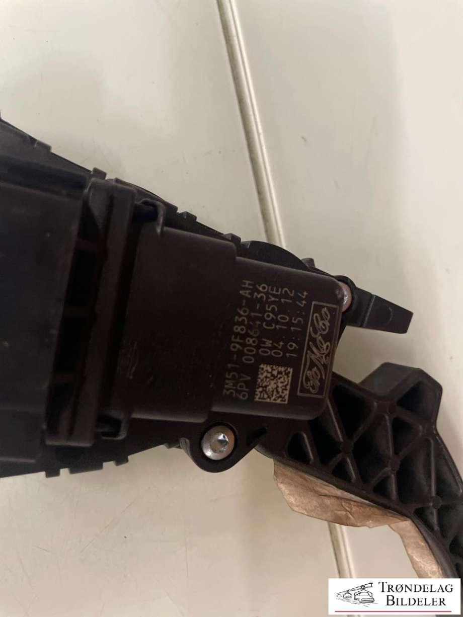 Pedal gass til Ford Kuga 2008-2012 (Type I)  (1544415|3M51-9F836-AH|)