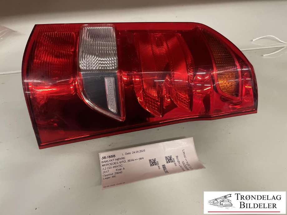 Baklykt høyre til Mercedes Vito 2014-->> (W447) (W447) (A 447 820 12 64|FOR DELTE BAKDØRER|)