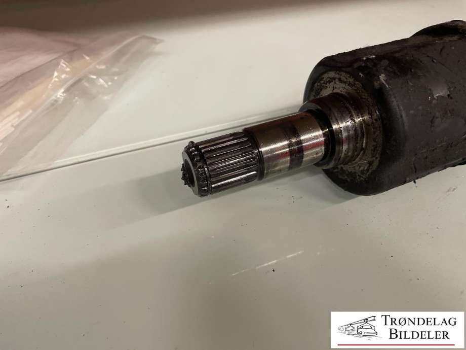 Drivaksel høyre foran, diesel/automat til Mercedes Vito 2014-->> (W447) (W447) (A 447 330 23 00|A 447 330 48 00|)