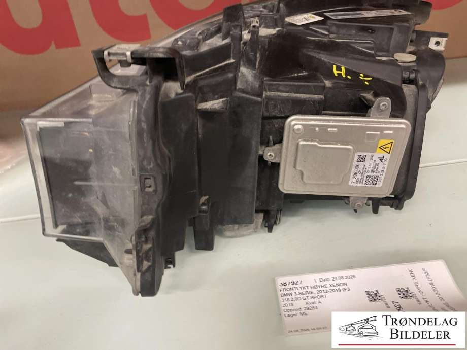 Frontlykt høyre xenon til BMW 3-Serie 2012-2018 (F30/F31/F34) (F30/F31/F34) (63 11 7 355 556|)